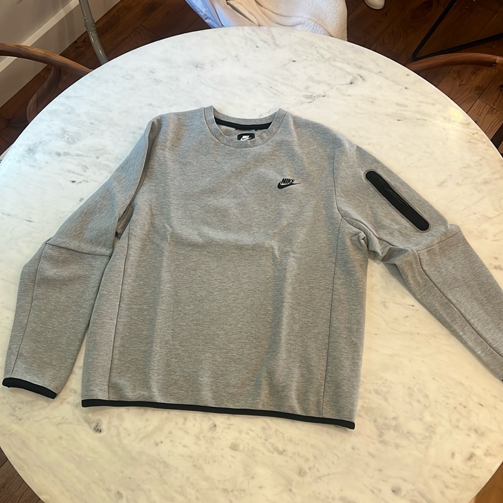 Nike Tech Fleece Crew Sweatshirt. Like new!